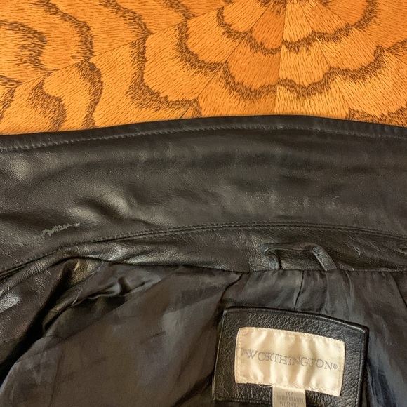 Worthington black women’s genuine leather jacket. - Picture 11 of 14